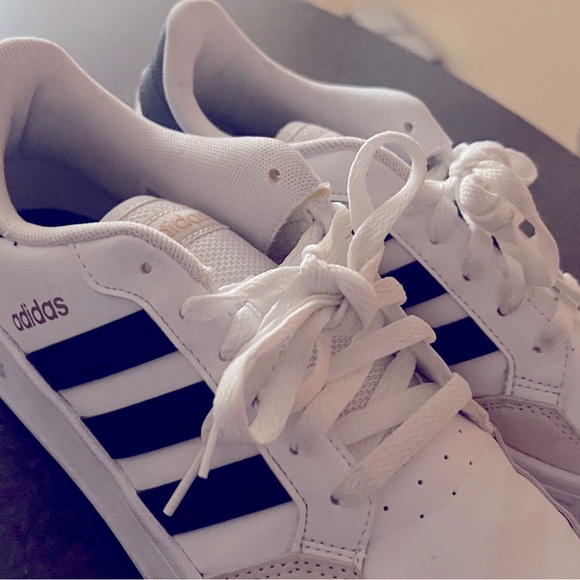 ADIDAS SNEAKERS - SIZE 7 MEN OR 9 WOMEN - WORN 3 TIMES. - Picture 3 of 4